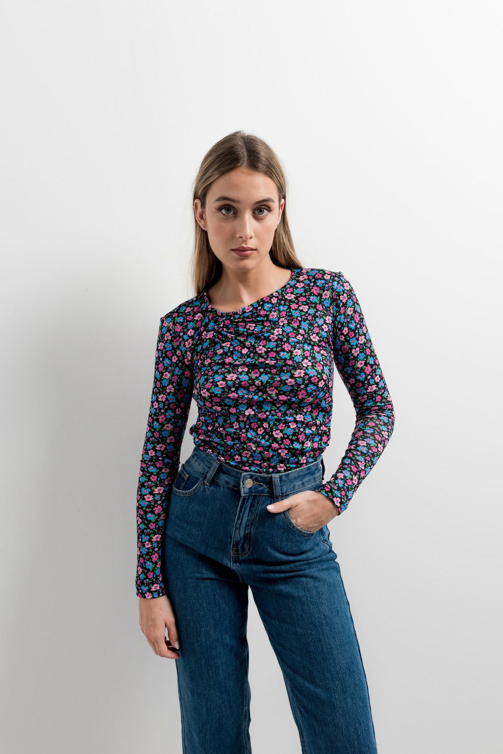 BLUSA COM ESTAMPA ASSIMÉTRICA
