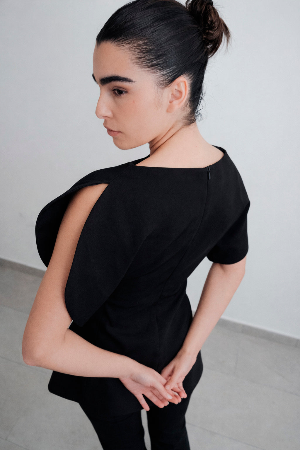 BLUSA COM MANGAS BUFANTES