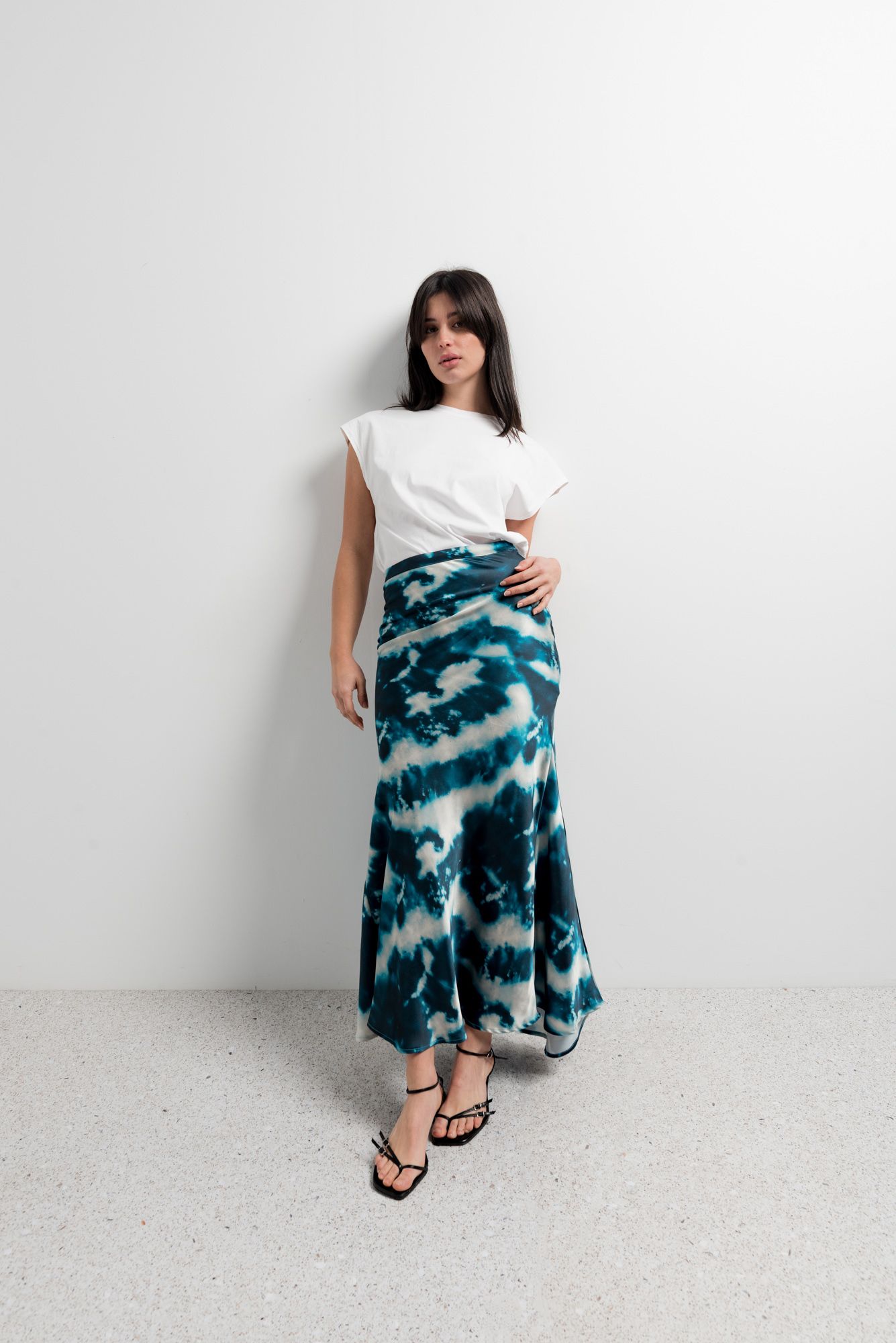 SAIA MIDI ACETINADA ESTAMPADA TIE-DYE