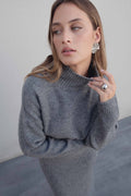 SUÉTER OVERSIZED COM GOLA ALTA