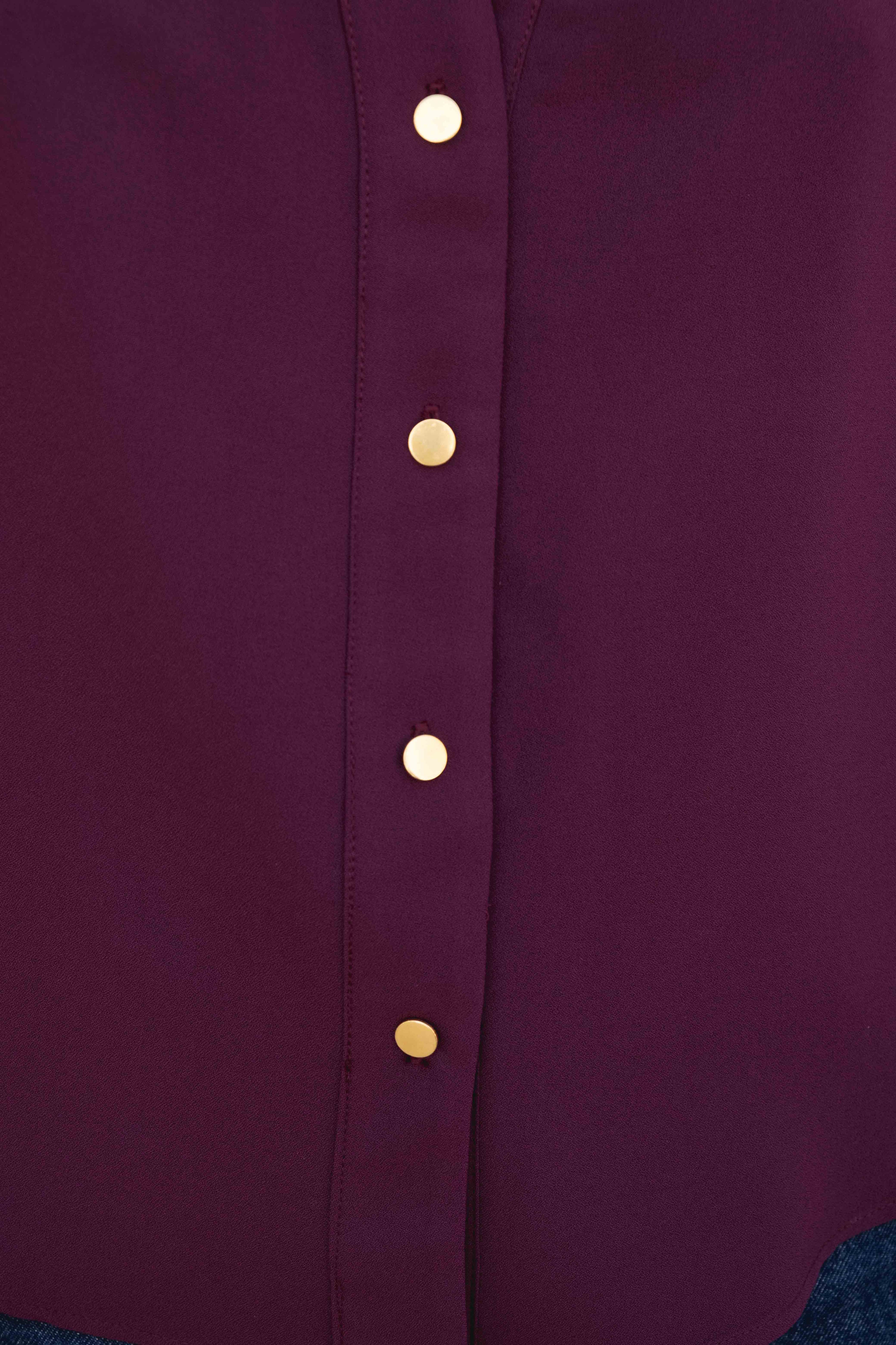 CAMISA COM MANGAS ARREGADAS