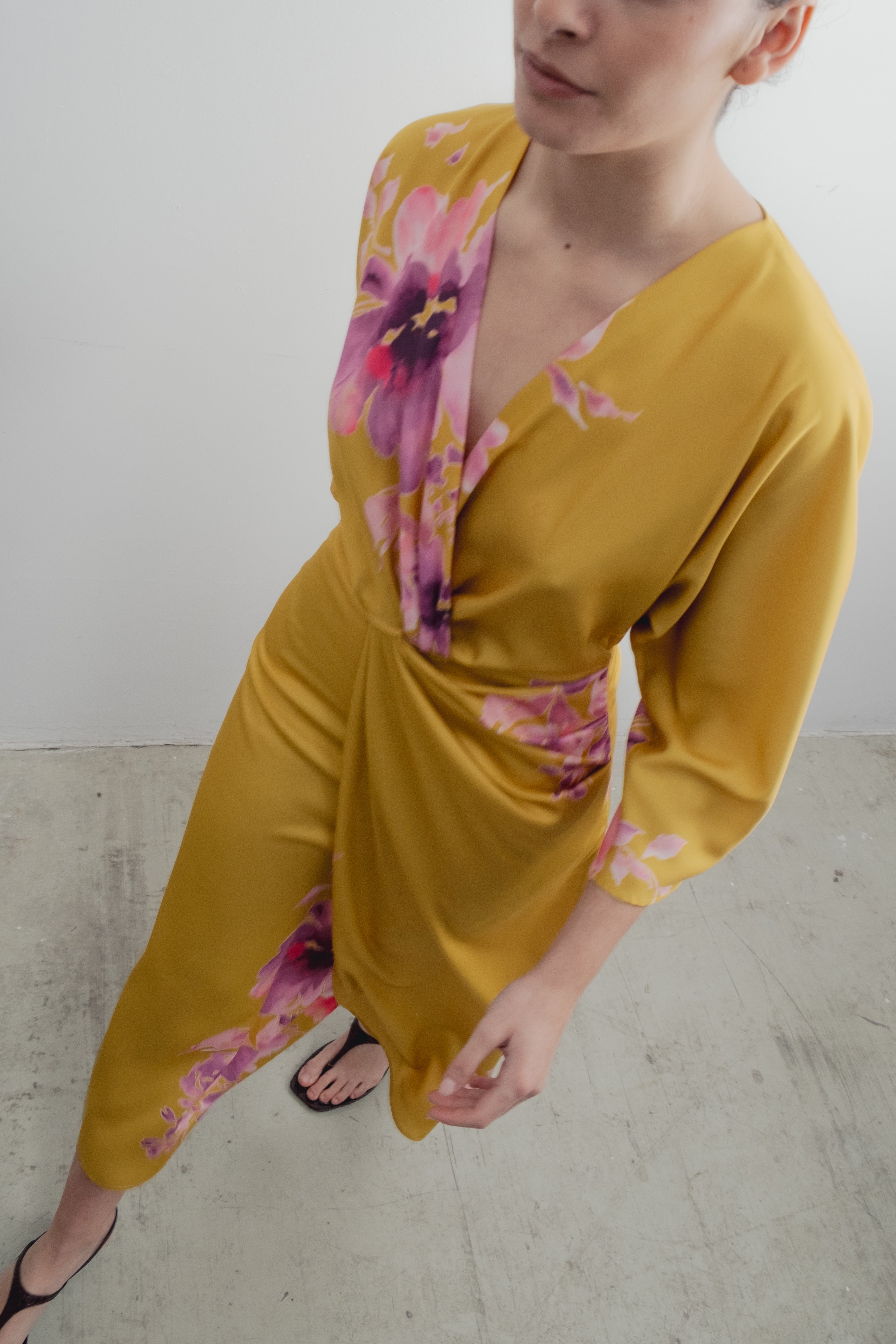 VESTIDO CRUZADO DE CETIM