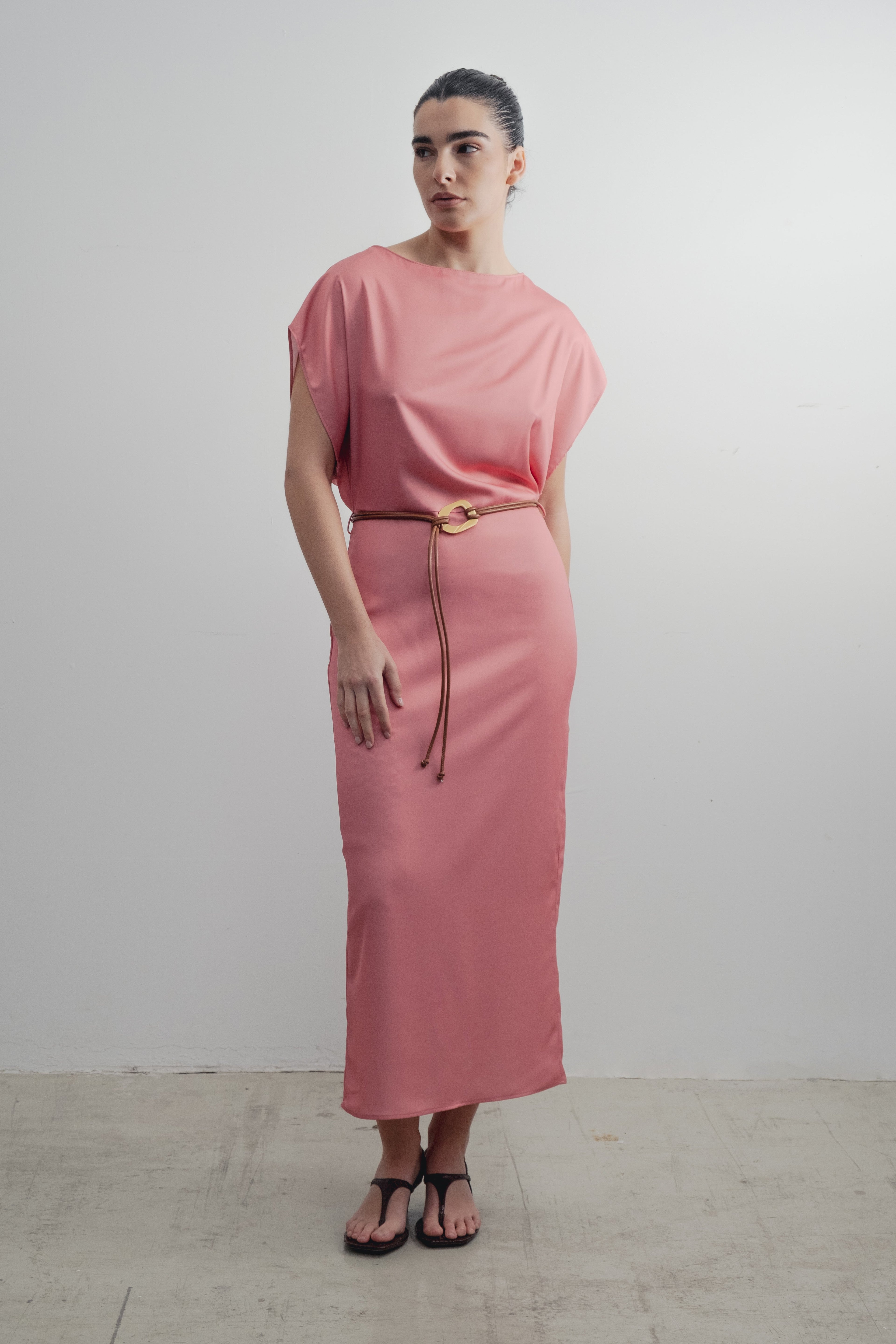 VESTIDO MIDI DE CETIM COM CINTO