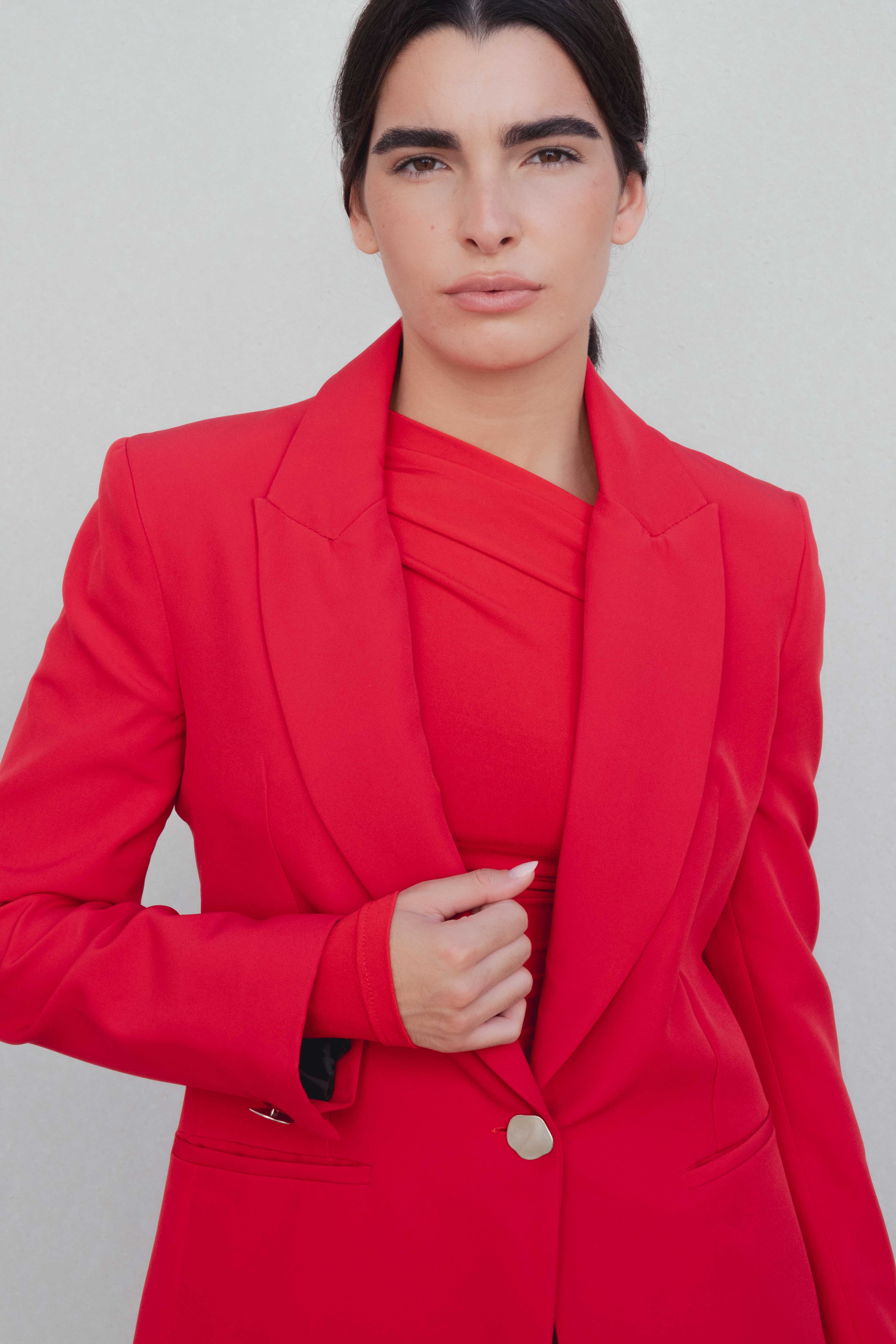 BLUSA ASSIMÉTRICA COM PREGAS