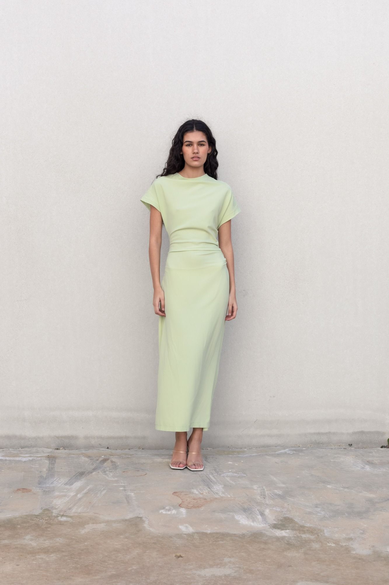 VESTIDO MIDI COM FRANZIDOS