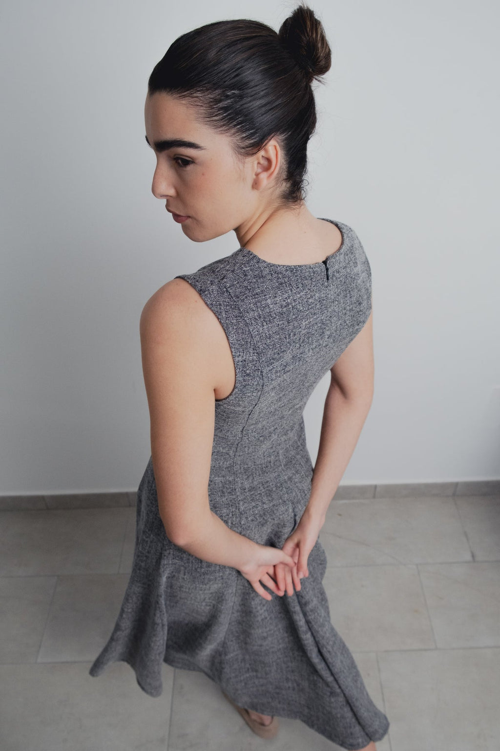 VESTIDO MIDI COM ESTRUTURA