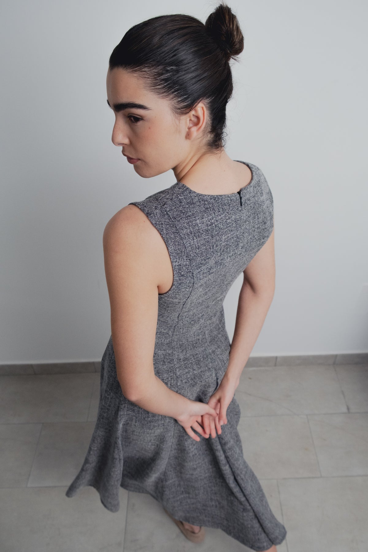 VESTIDO MIDI COM ESTRUTURA