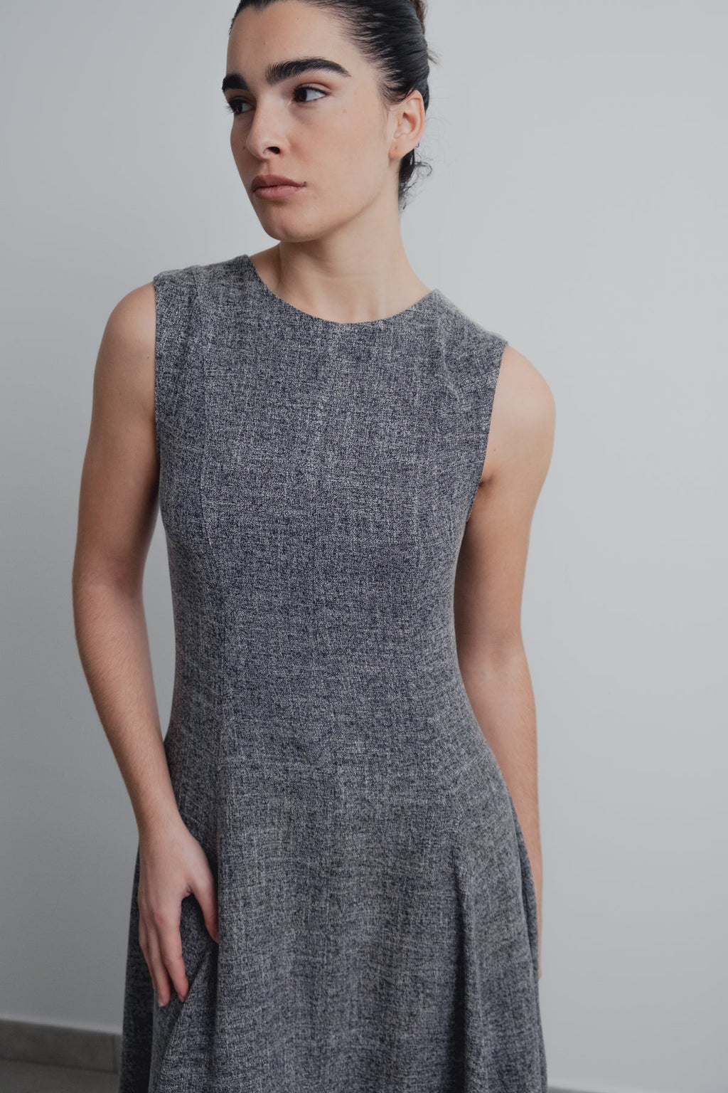 VESTIDO MIDI COM ESTRUTURA