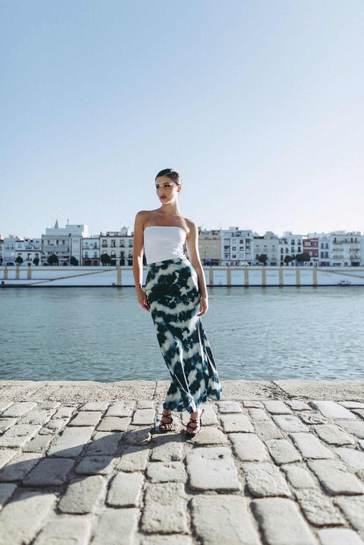 SAIA MIDI ACETINADA ESTAMPADA TIE-DYE