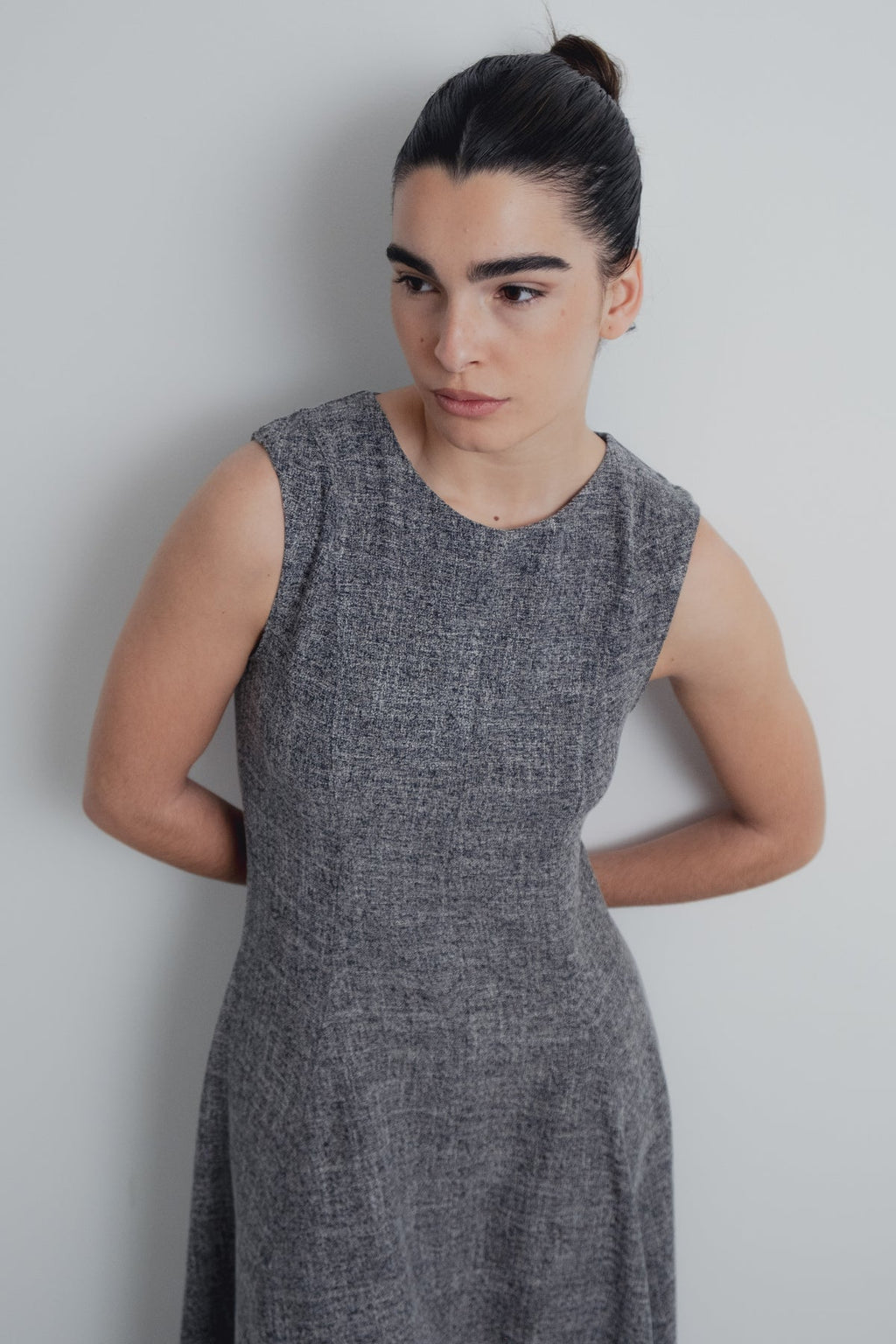 VESTIDO MIDI COM ESTRUTURA
