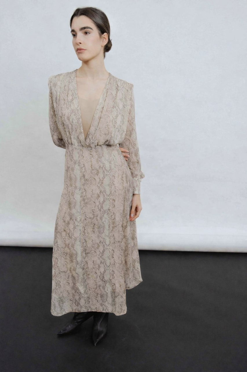 VESTIDO DE CHIFFON COM ESTAMPA ANIMAL