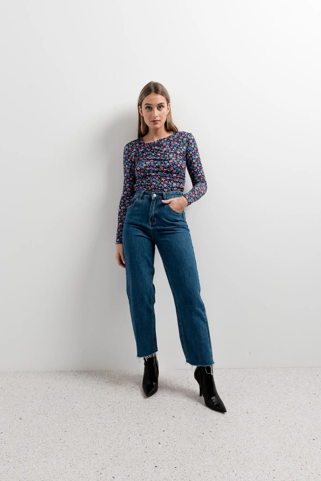 BLUSA COM ESTAMPA ASSIMÉTRICA