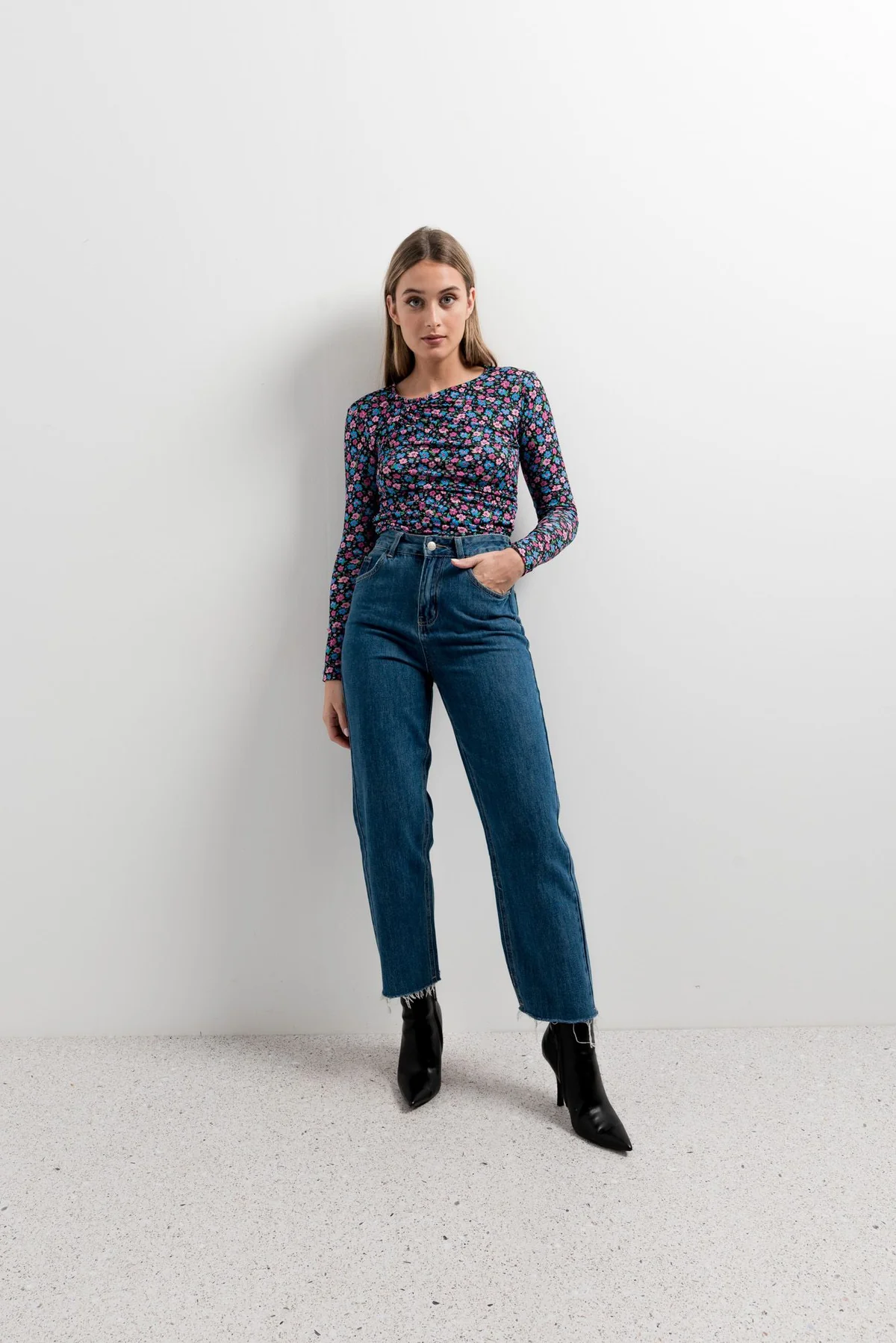 BLUSA COM ESTAMPA ASSIMÉTRICA