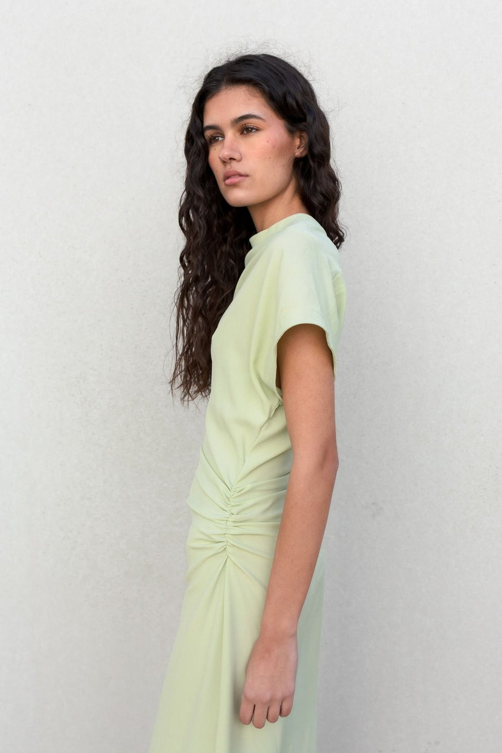 VESTIDO MIDI COM FRANZIDOS