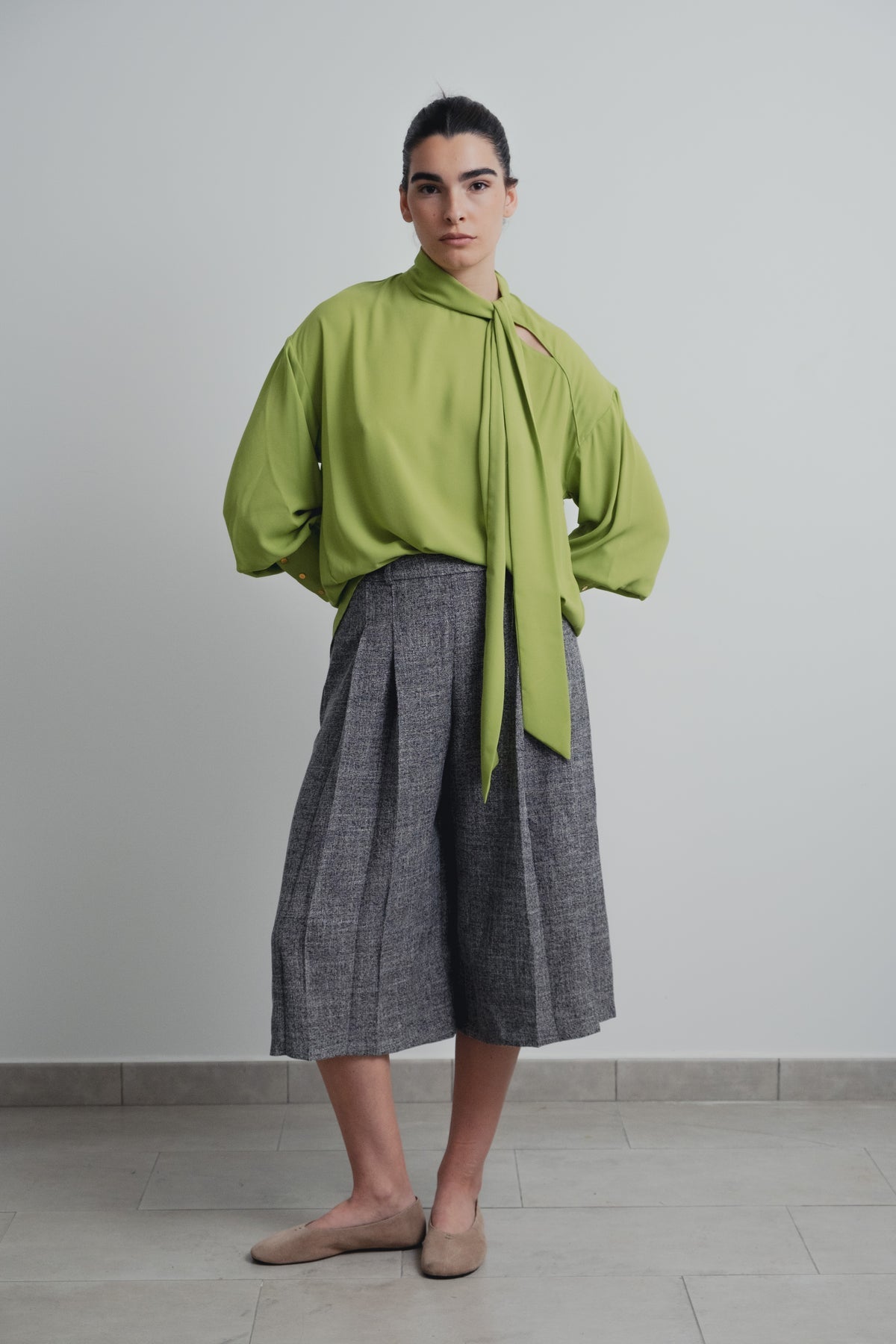 CAMISA VERDE COM LAÇO
