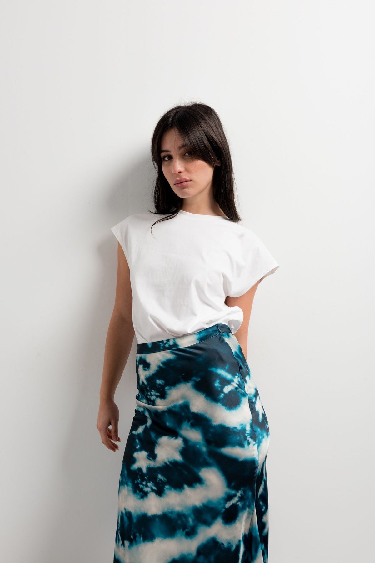 SAIA MIDI ACETINADA ESTAMPADA TIE-DYE