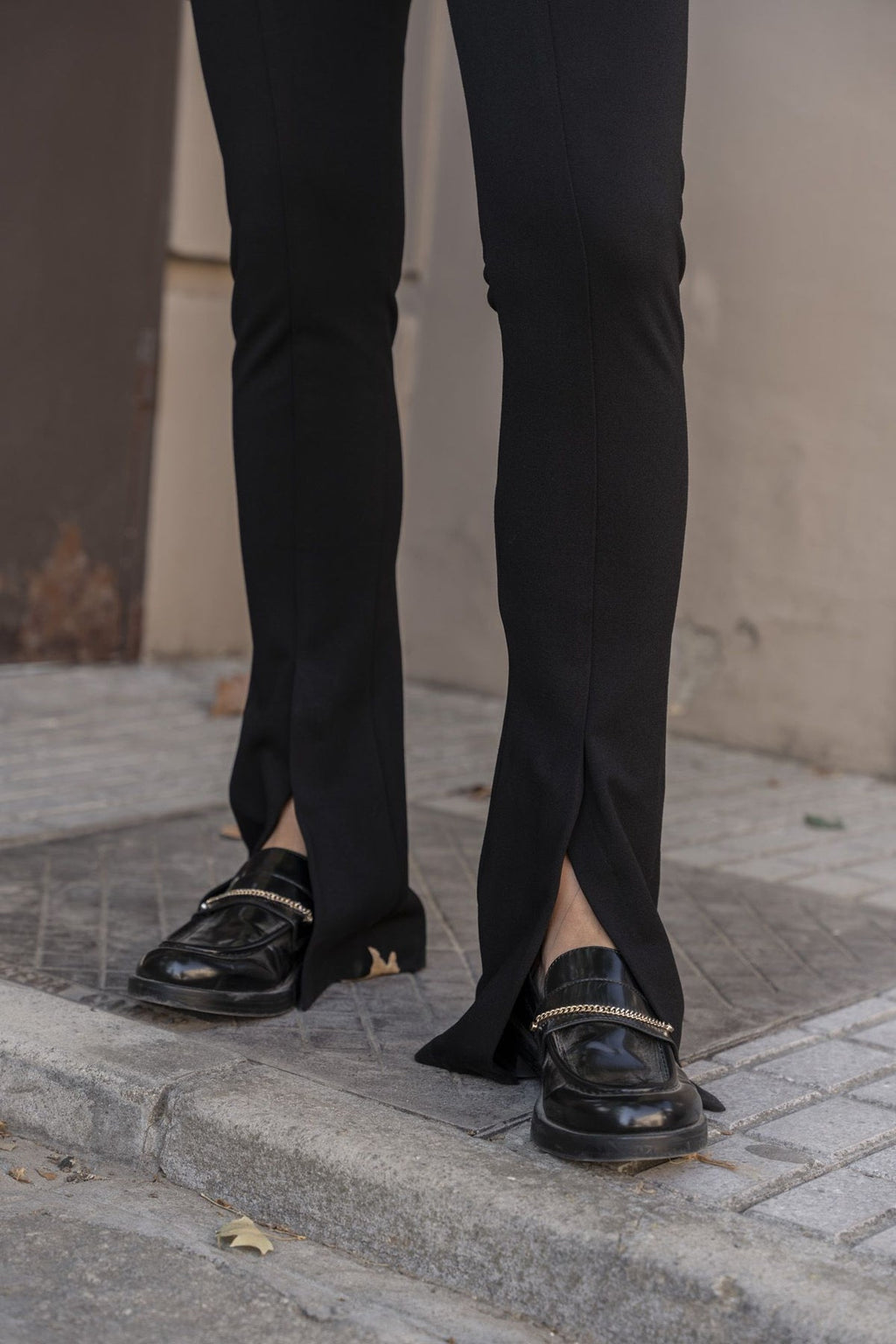 LEGGINGS COM ABERTURA FLARE