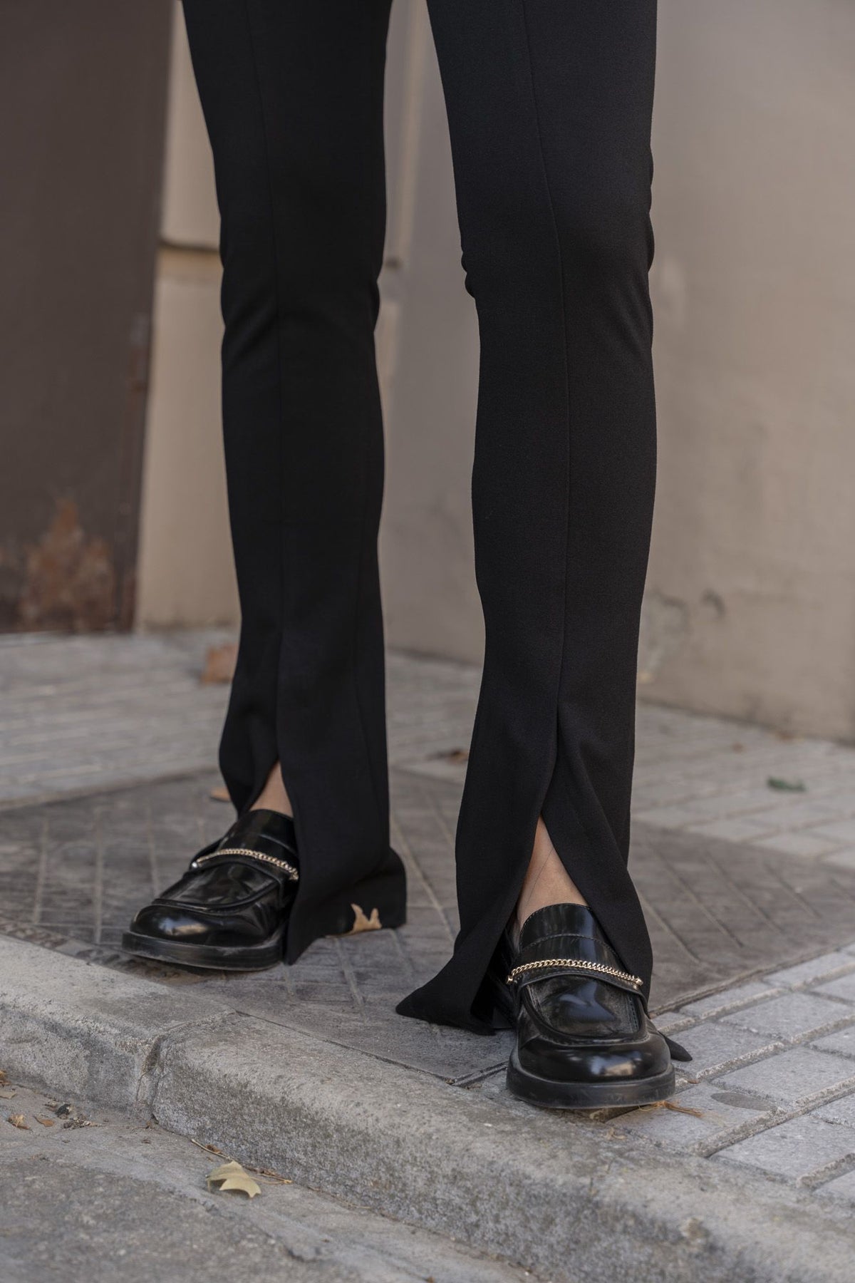 LEGGINGS COM ABERTURA FLARE