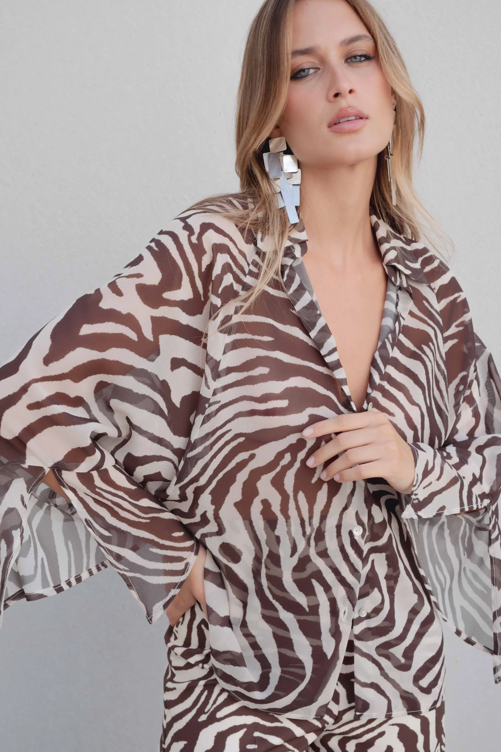 CAMISA ESTAMPADA SEMITRANSPARENTE