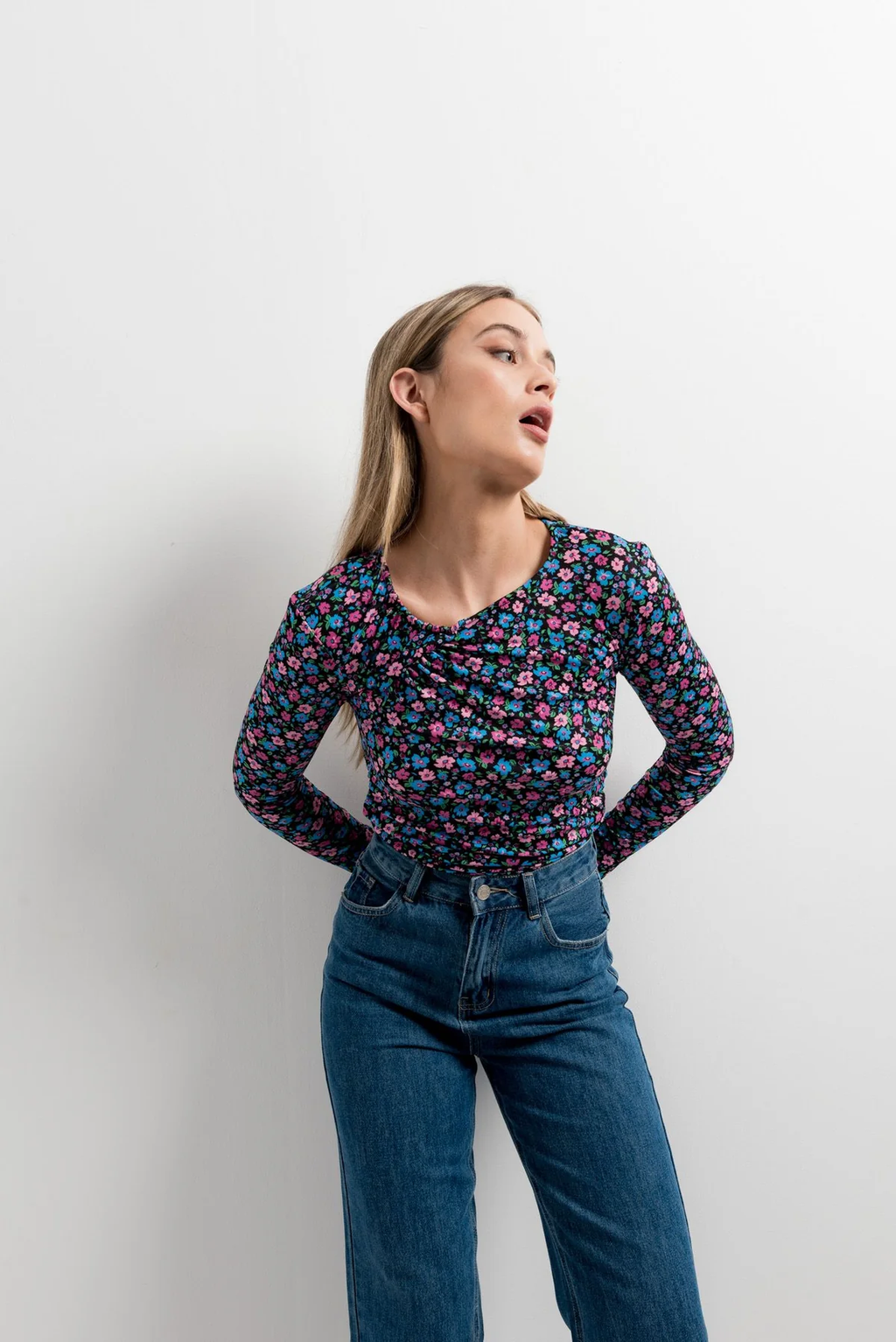 BLUSA COM ESTAMPA ASSIMÉTRICA