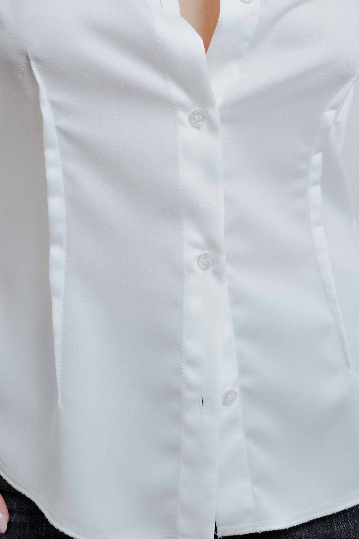 CAMISA CINTADA COM PREGAS