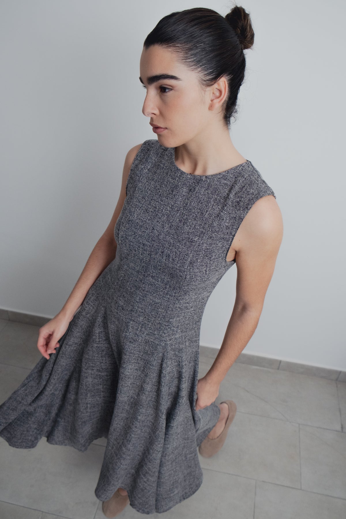 VESTIDO MIDI COM ESTRUTURA